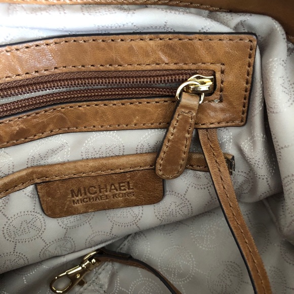 Michael Kors Uptown Astor Large Leather Studded Shoulder Bag - Tan - Picture 12 of 15